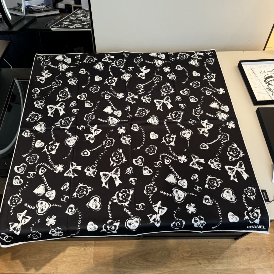 1:1 Replica Chanel scarf Chanel 25 — Premium Replica