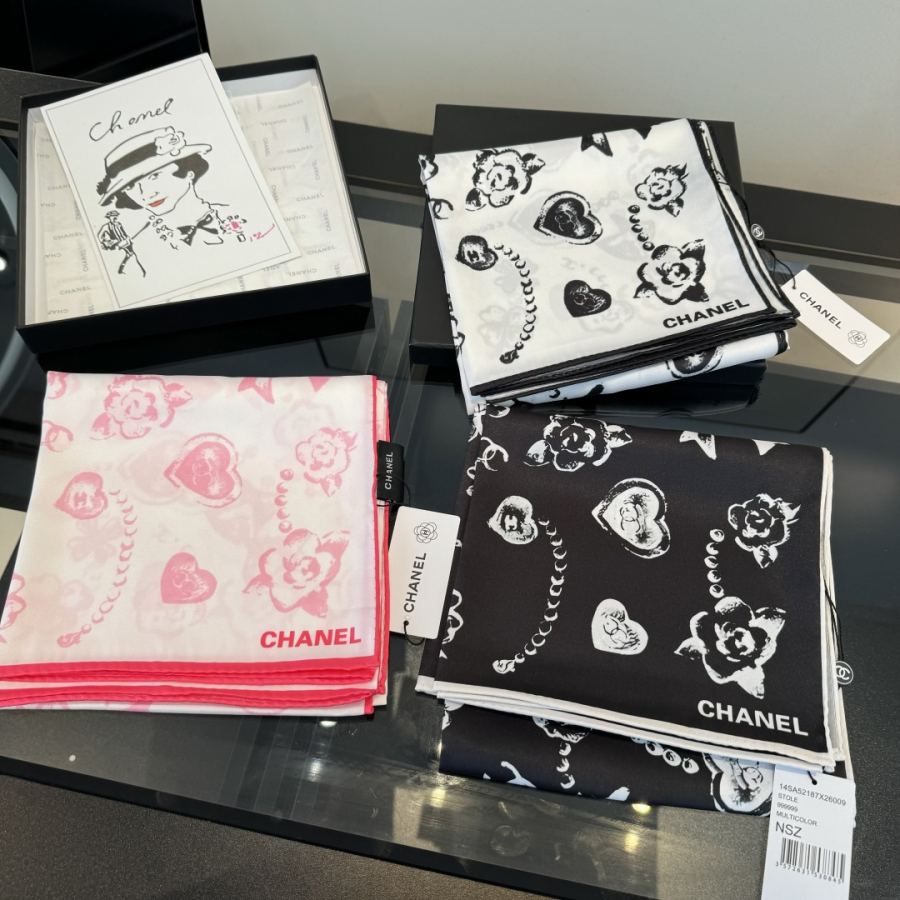 1:1 Replica Chanel scarf Chanel 25 — Premium Replica — photo 9