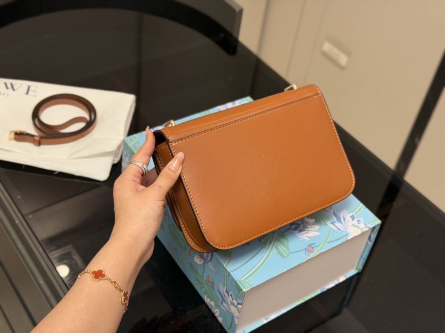 1:1 Replica LOEWE bag size 22*16cm — AAA Quality Replica — photo 7