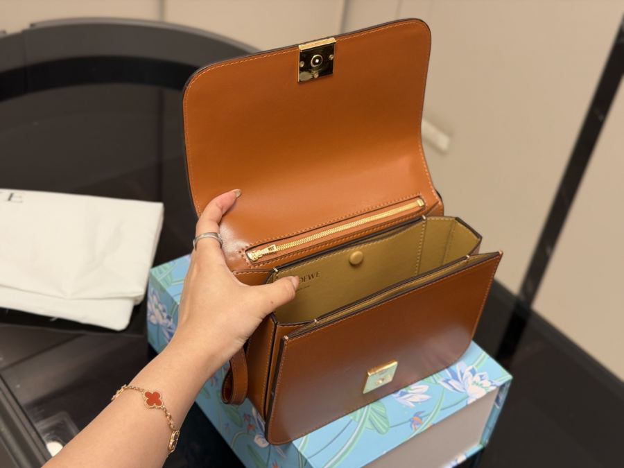1:1 Replica LOEWE bag size 22*16cm — AAA Quality Replica — photo 4