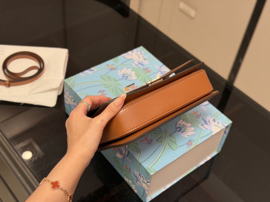 1:1 Replica LOEWE bag size 22*16cm — AAA Quality Replica — photo 8