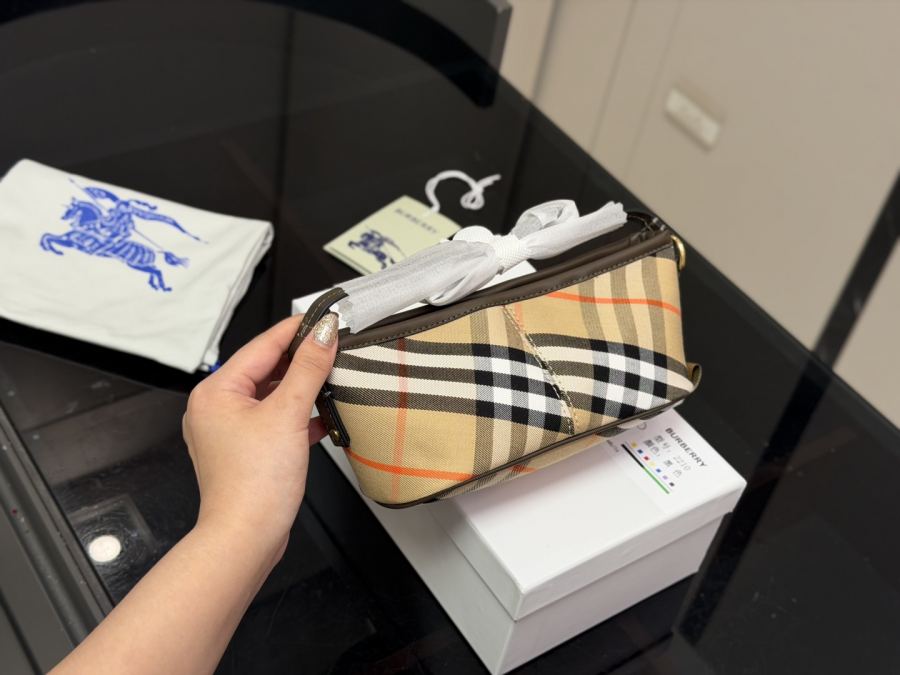 1:1 Replica Burberry bag size 20*9cm — Premium Replica — photo 2