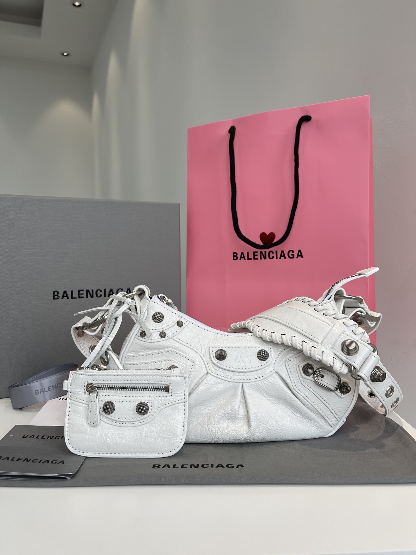 1:1 Replica Balenciaga bag White — Premium Replica
