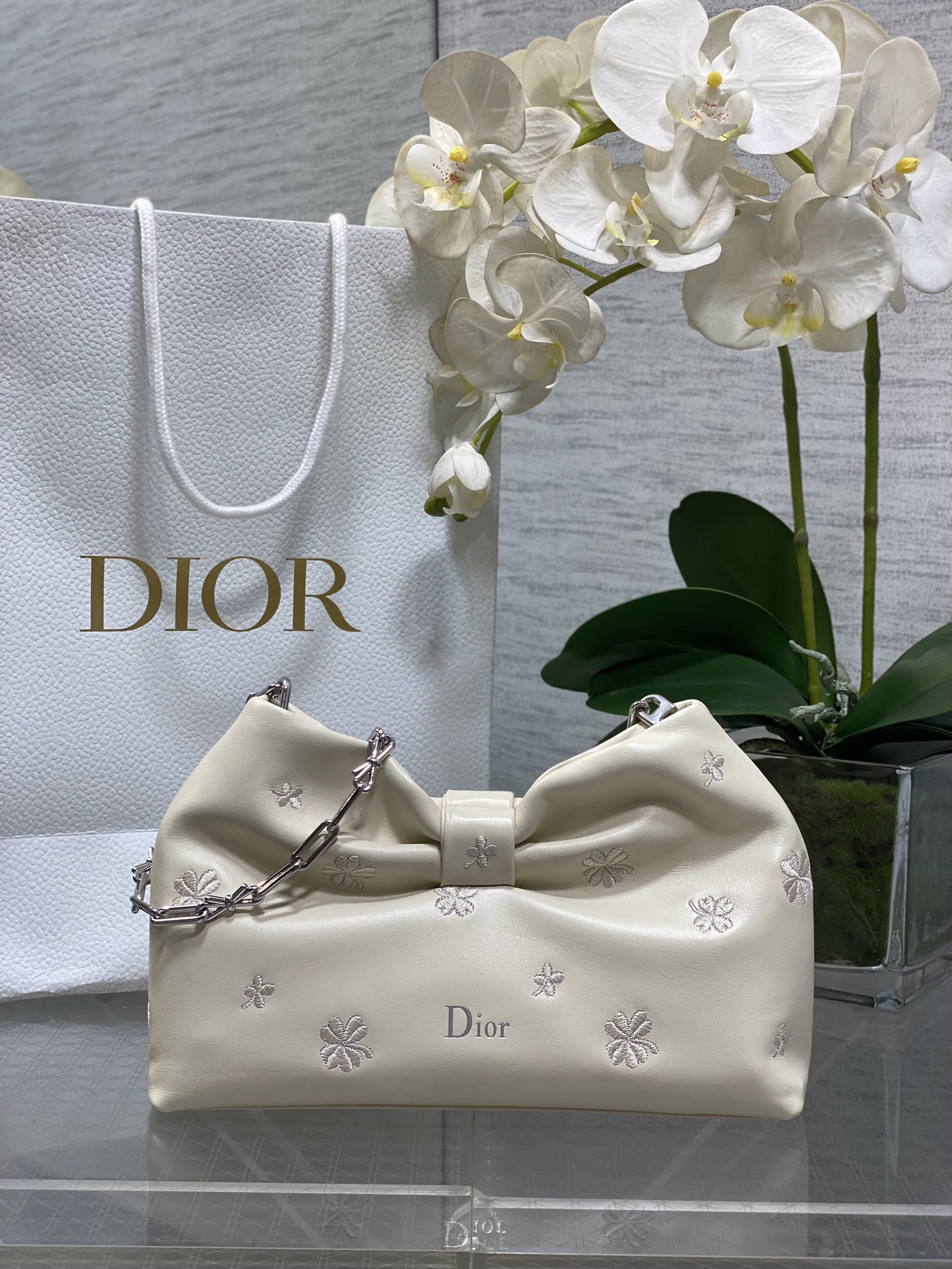 1:1 Replica Dior bag 𝐃𝟏𝐨𝐫 𝐋𝐚𝐦𝐛𝐬𝐤𝐢𝐧 — 1:1 Replica