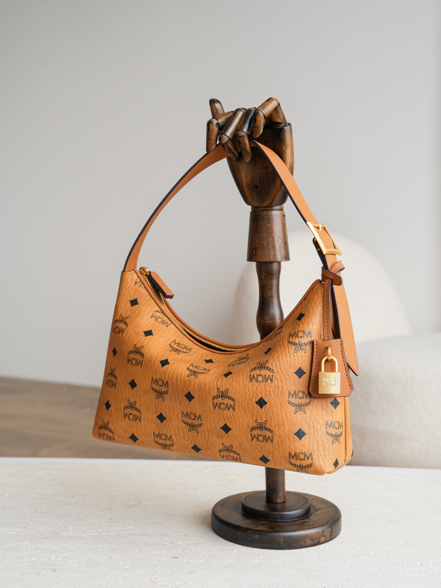 1:1 Replica MCM bag 𝗠𝗖𝗠 𝗔𝗿𝗲𝗻 𝗛𝗼𝗯𝗼 New — 1:1 Replica