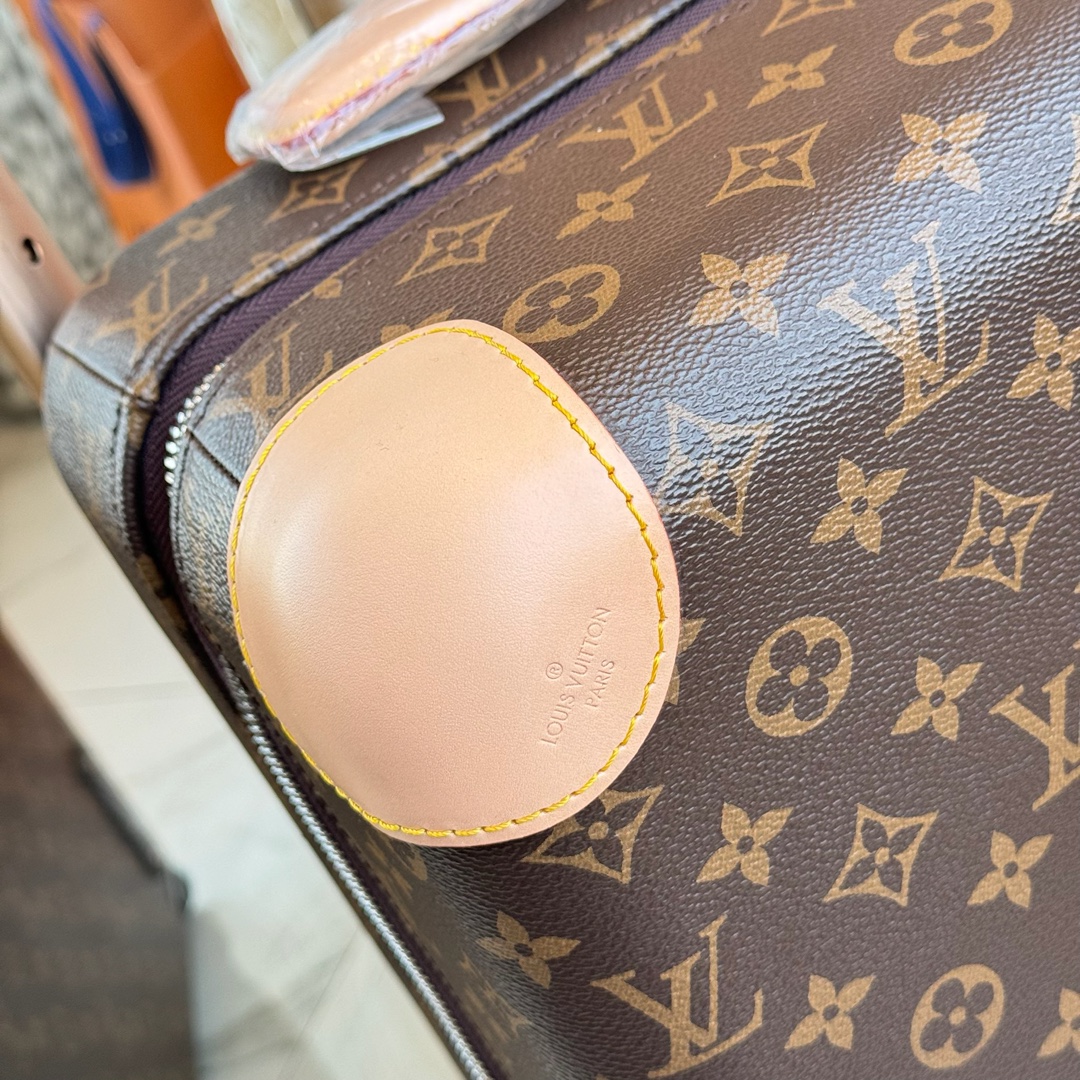 1:1 Replica suitcase Hardware details — AAA Quality Replica