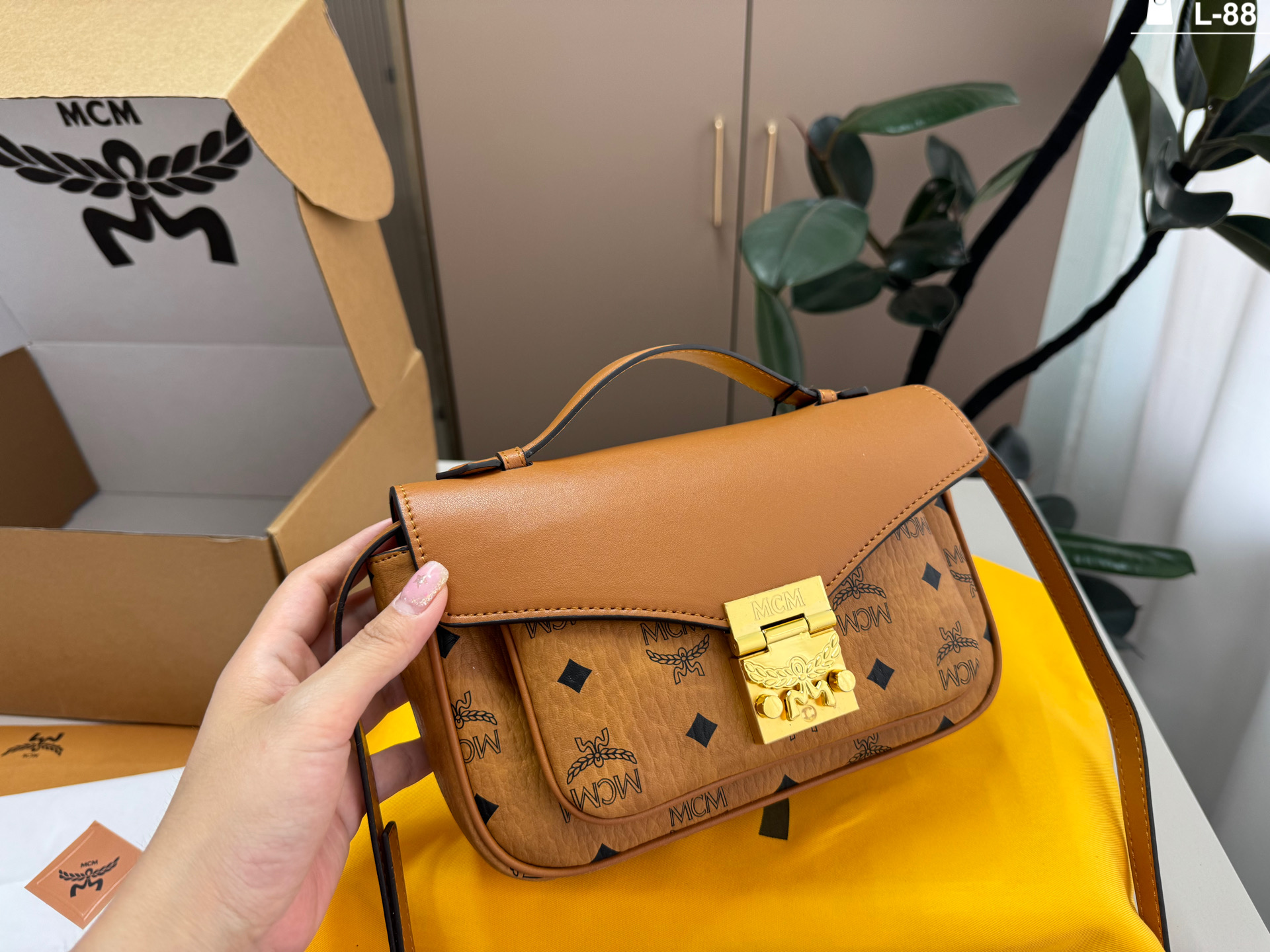 1:1 Replica MCM bag MCM Tracy — AAA Quality Replica — photo 2