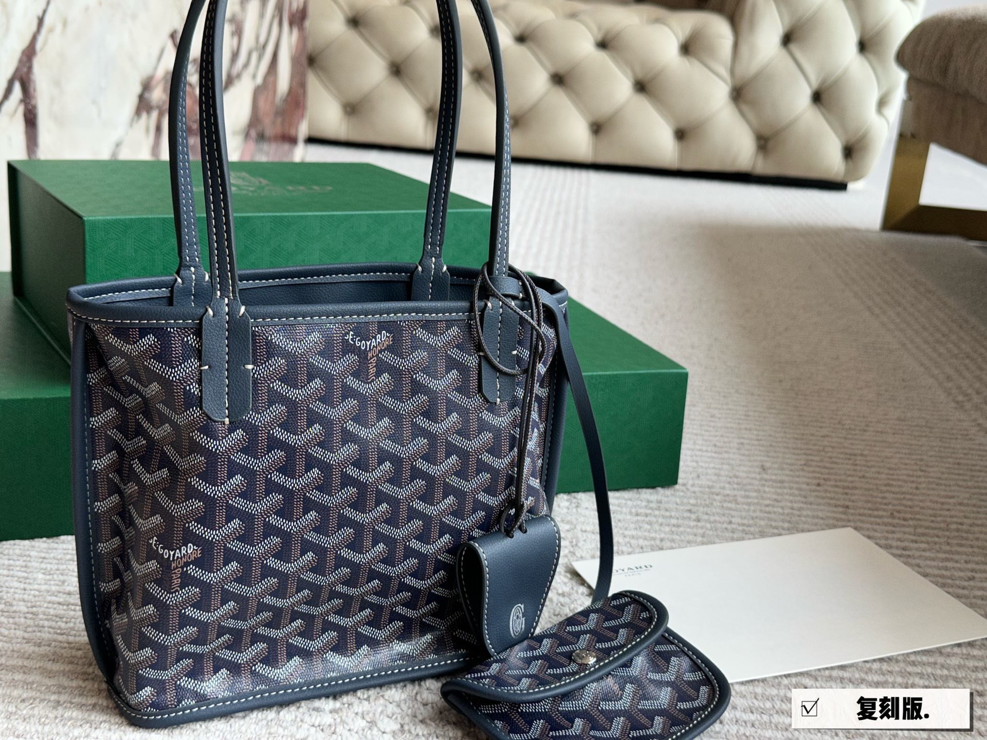 1:1 Replica Goyard bag replica version with box