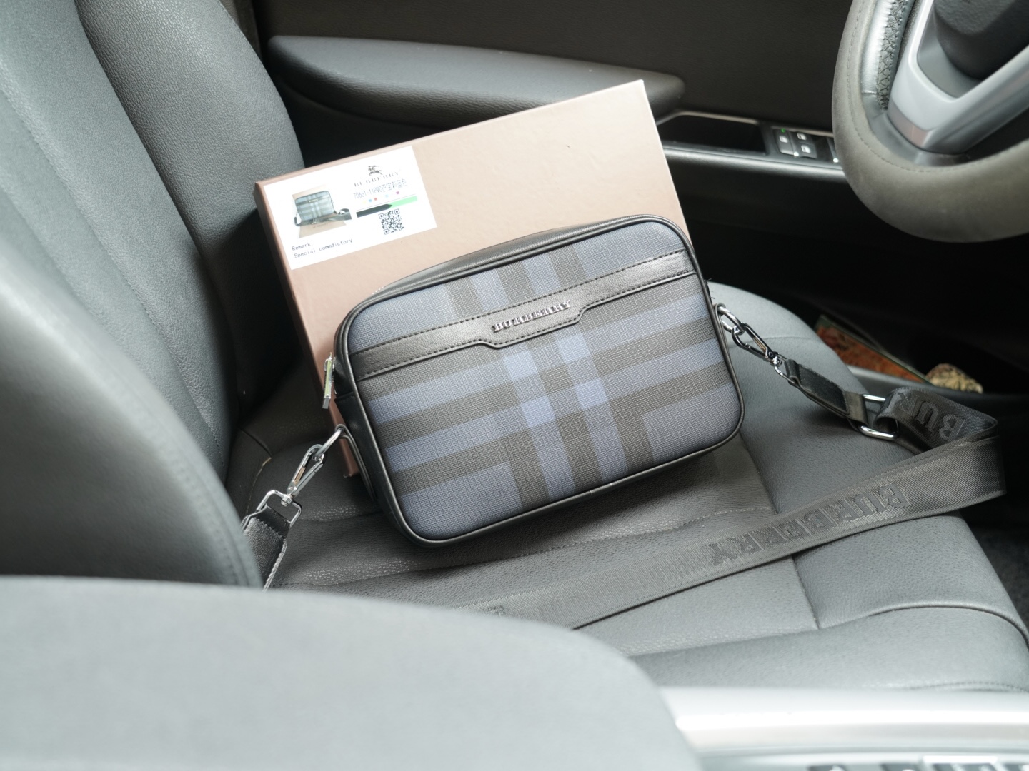 1:1 Replica Burberry bag Burberry 24x16x6 — AAA Quality Replica