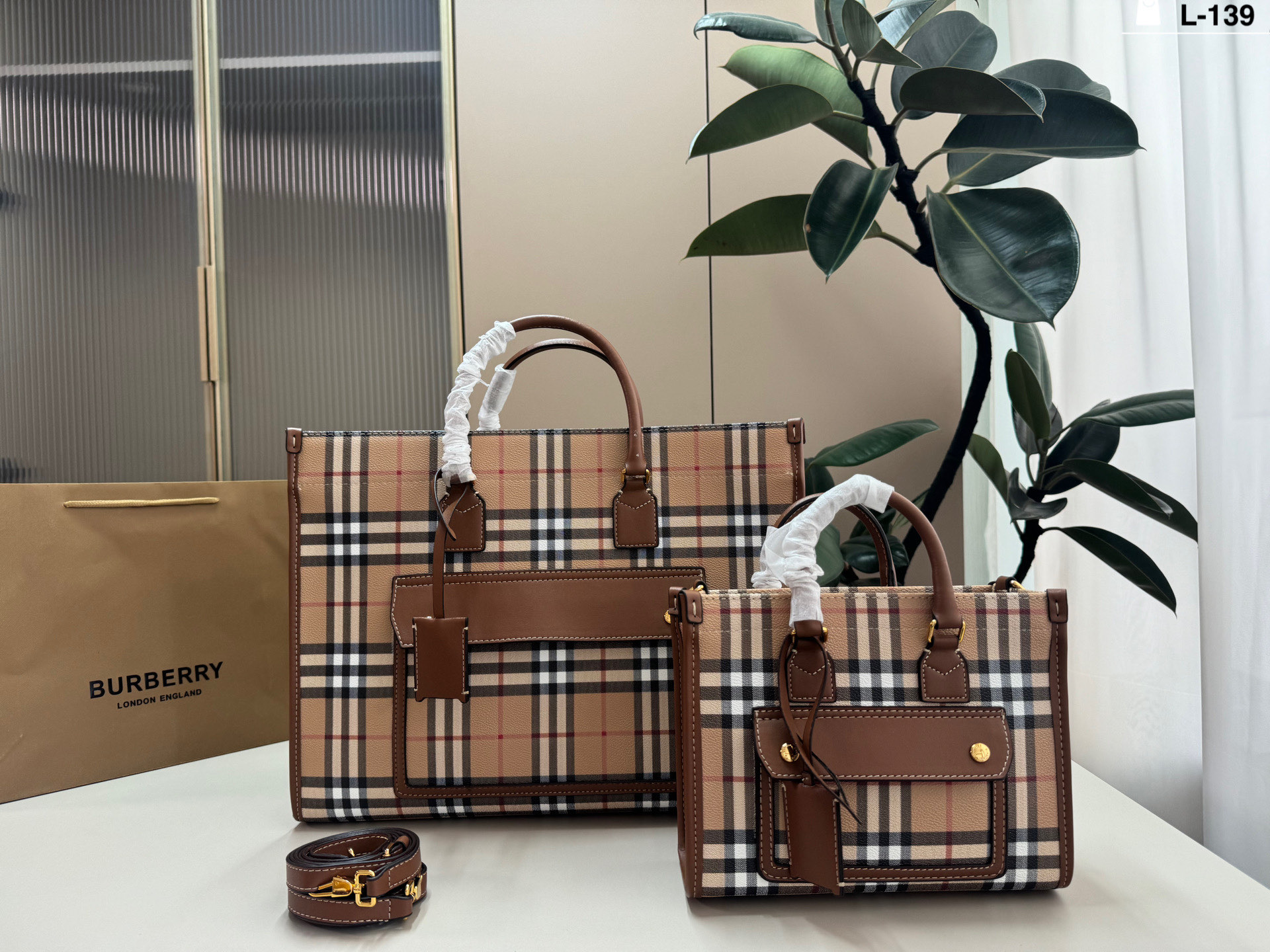 1:1 Replica Burberry bag Burberry — Premium Replica