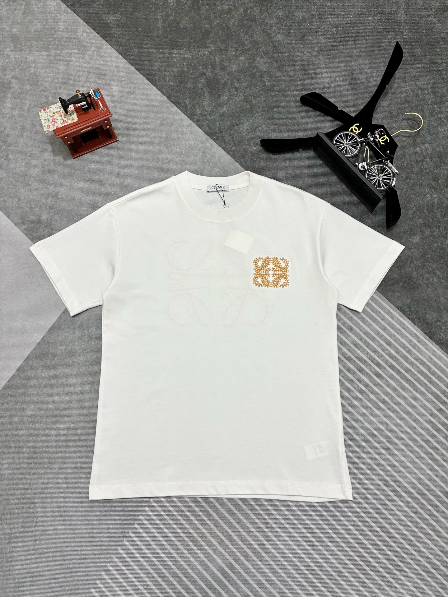 1:1 Replica Loewe men LOEWE T — AAA Quality Replica