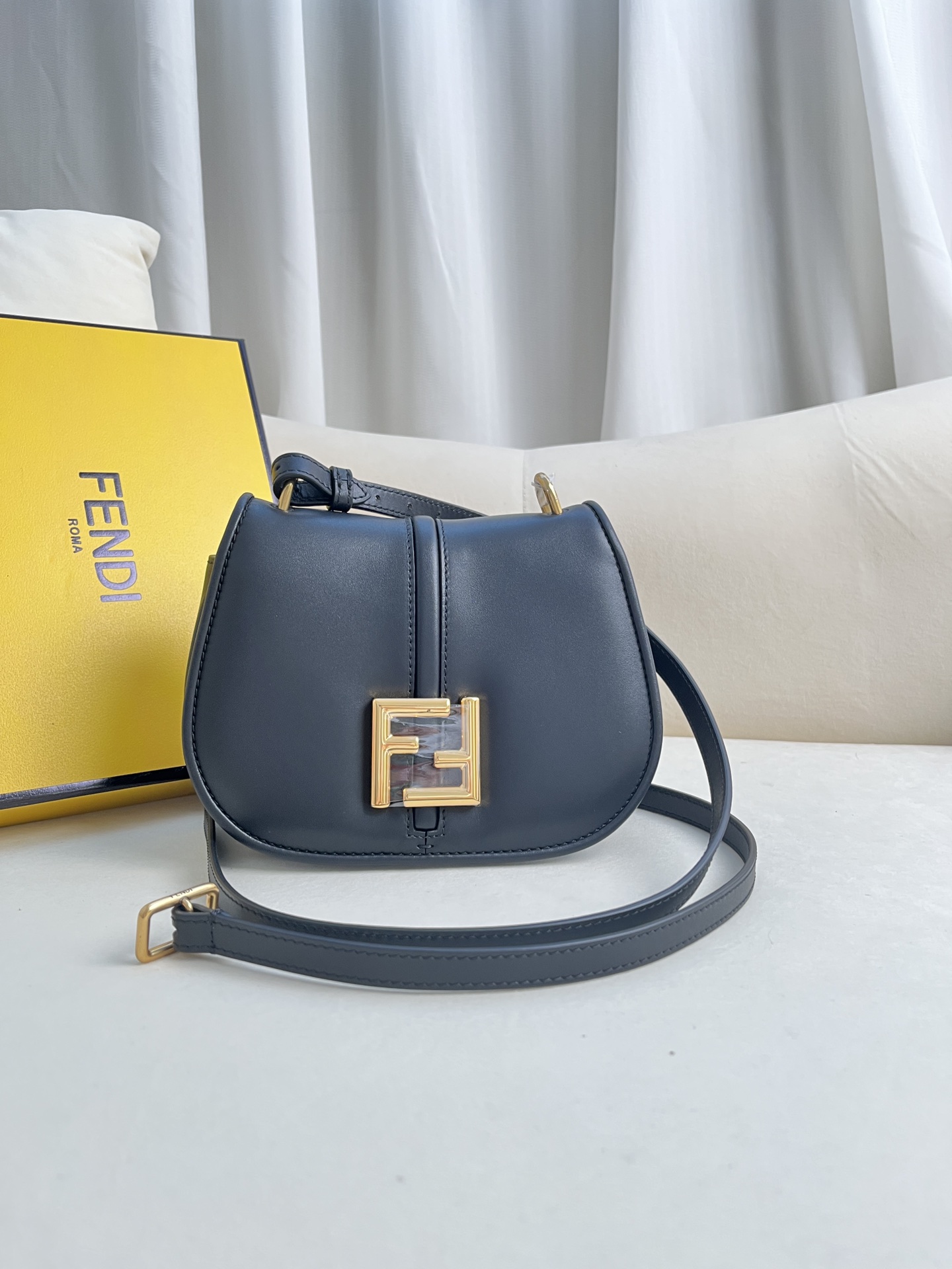 1:1 Replica Fendi bag Premium — Premium Replica