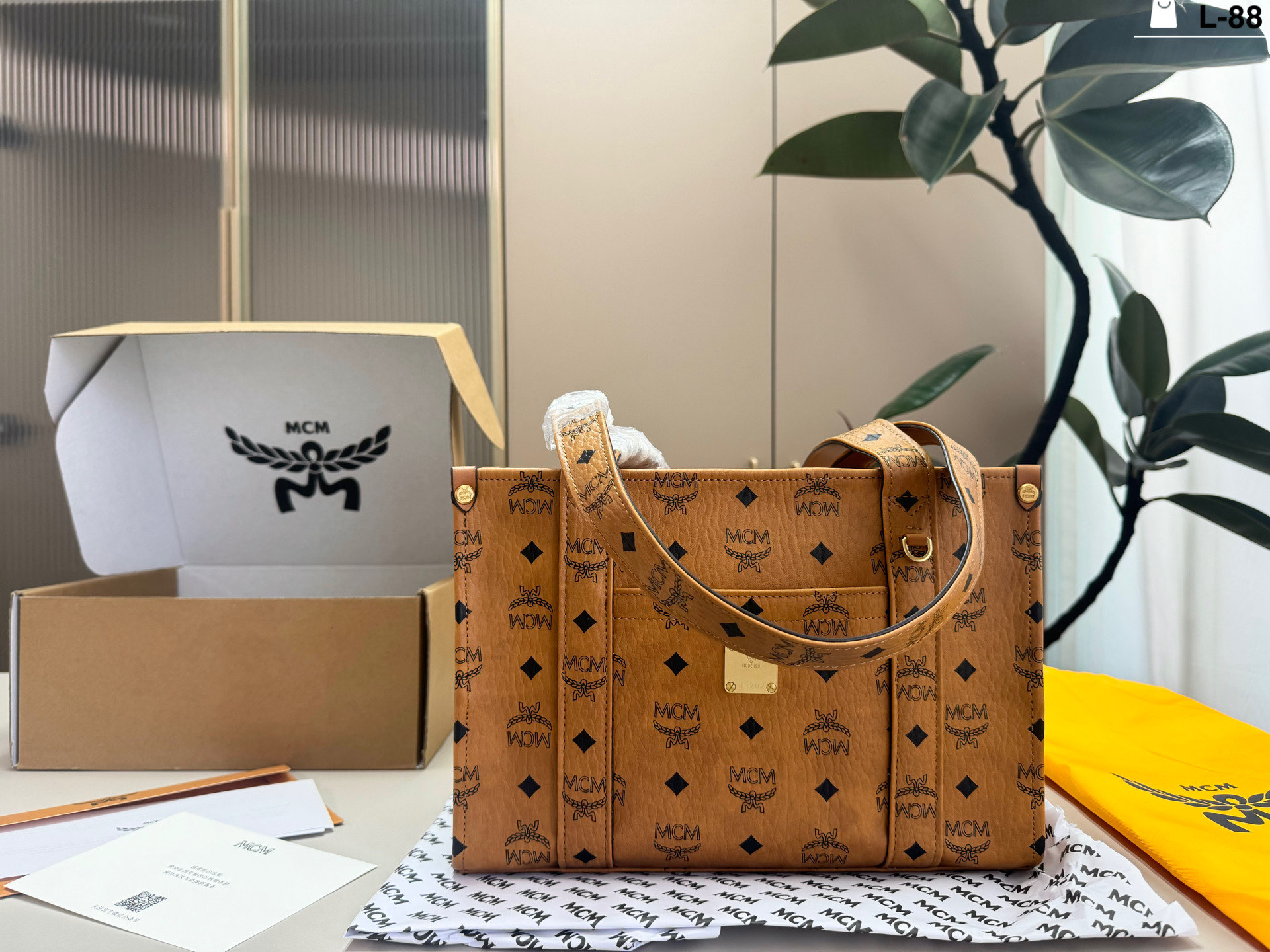 1:1 Replica MCM bag