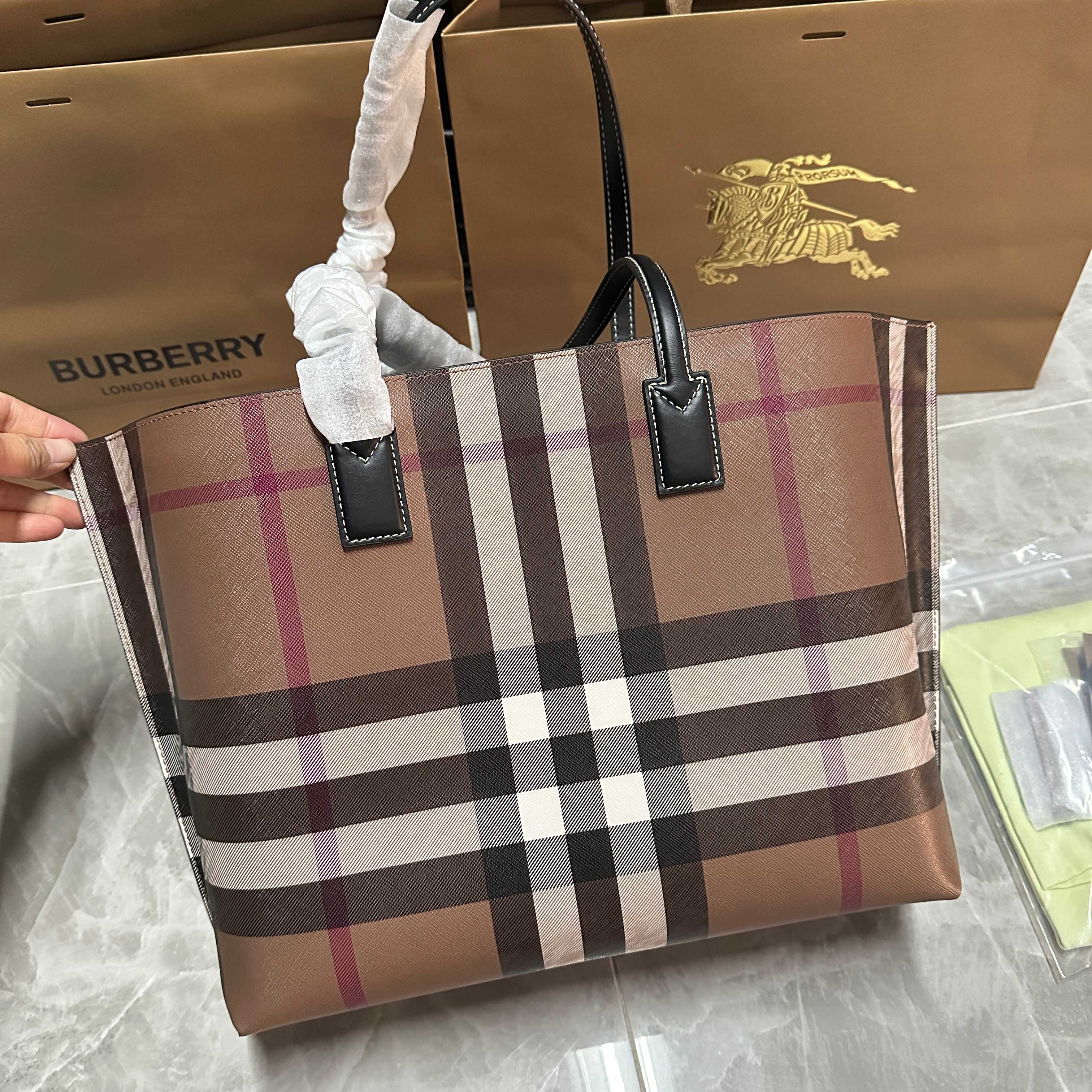 1:1 Replica Burberry bag tote — Premium Replica