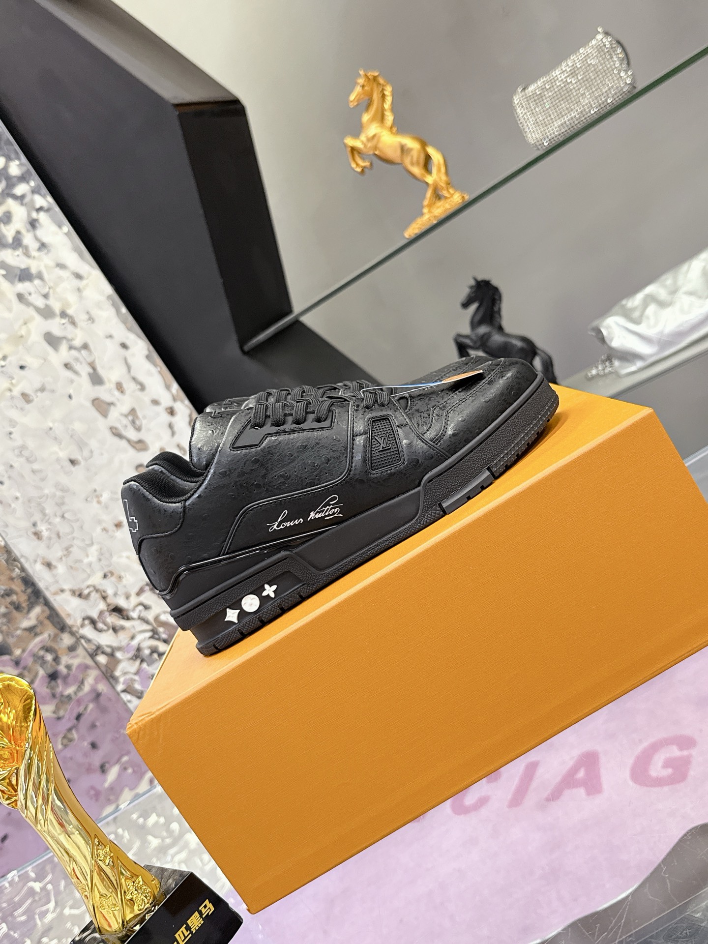 1:1 Replica Louis Vuitton shoe First layer cowhide ostrich pattern series — 1:1 Replica