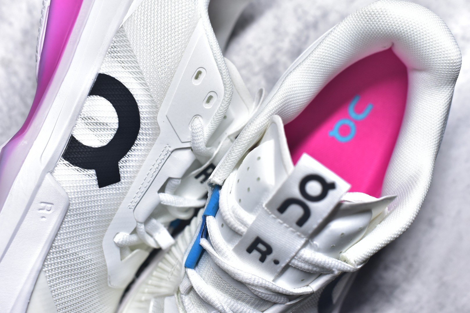 1:1 Replica On Running The Roger Pro 36-47 — Premium Replica