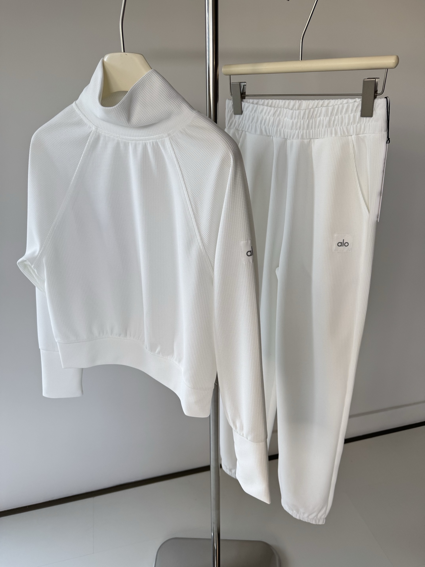 1:1 Replica Alo Long sleeve White — 1:1 Replica