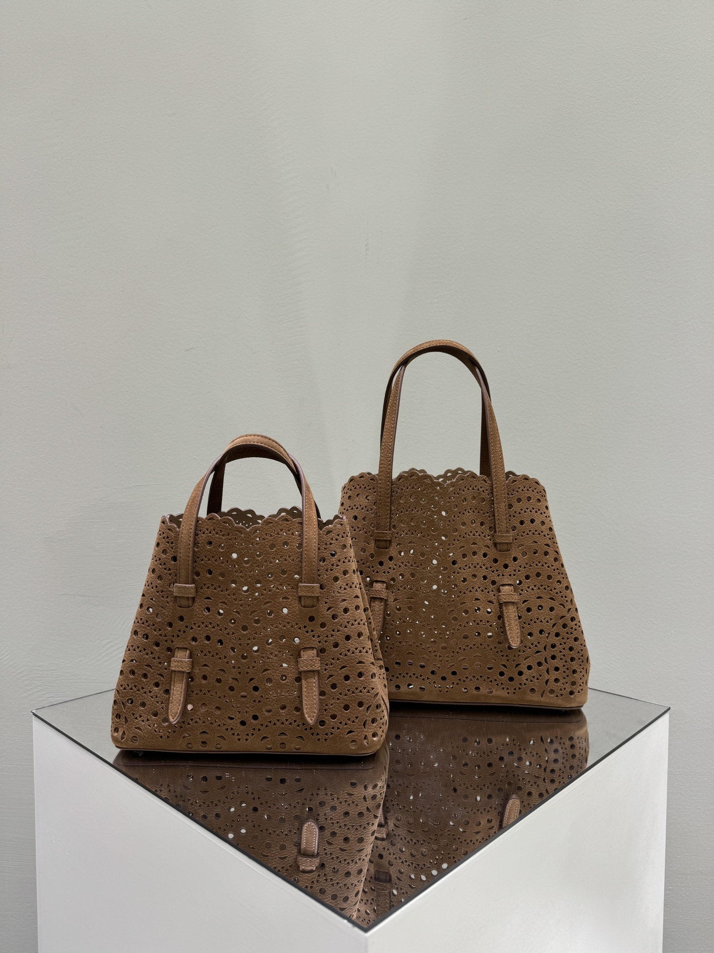 1:1 Replica Burberry bag Size — Premium Replica