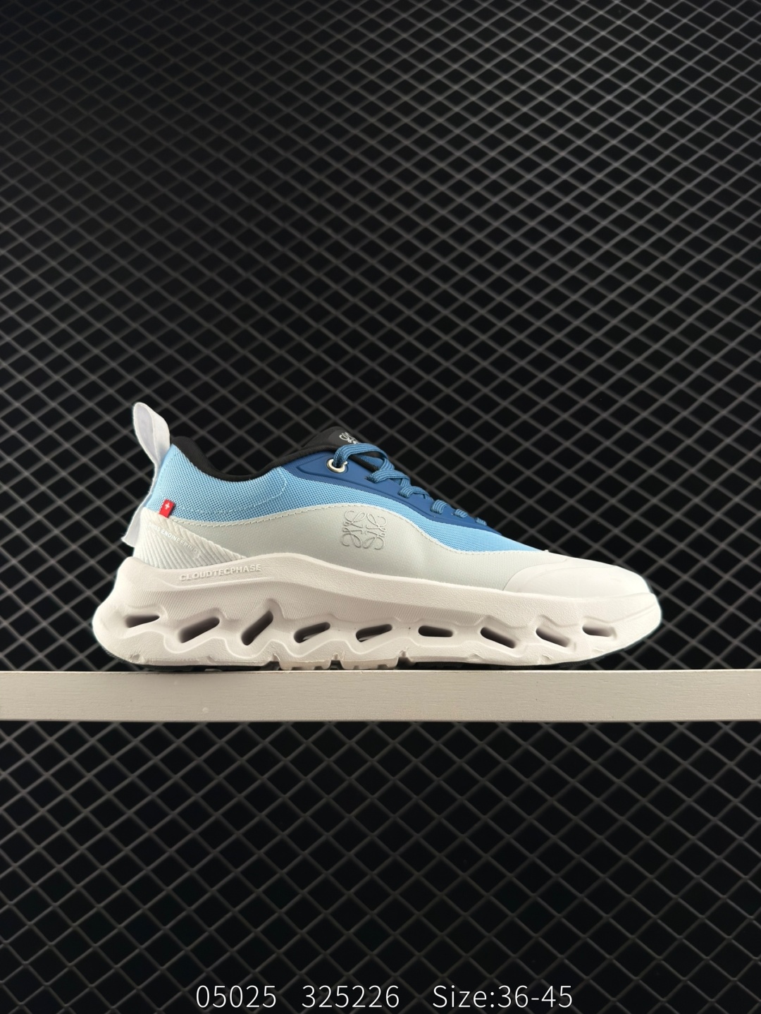 1:1 Replica On Running Cloudsurfer On Cloudsurfer Cloud Tec Phase — 1:1 Replica
