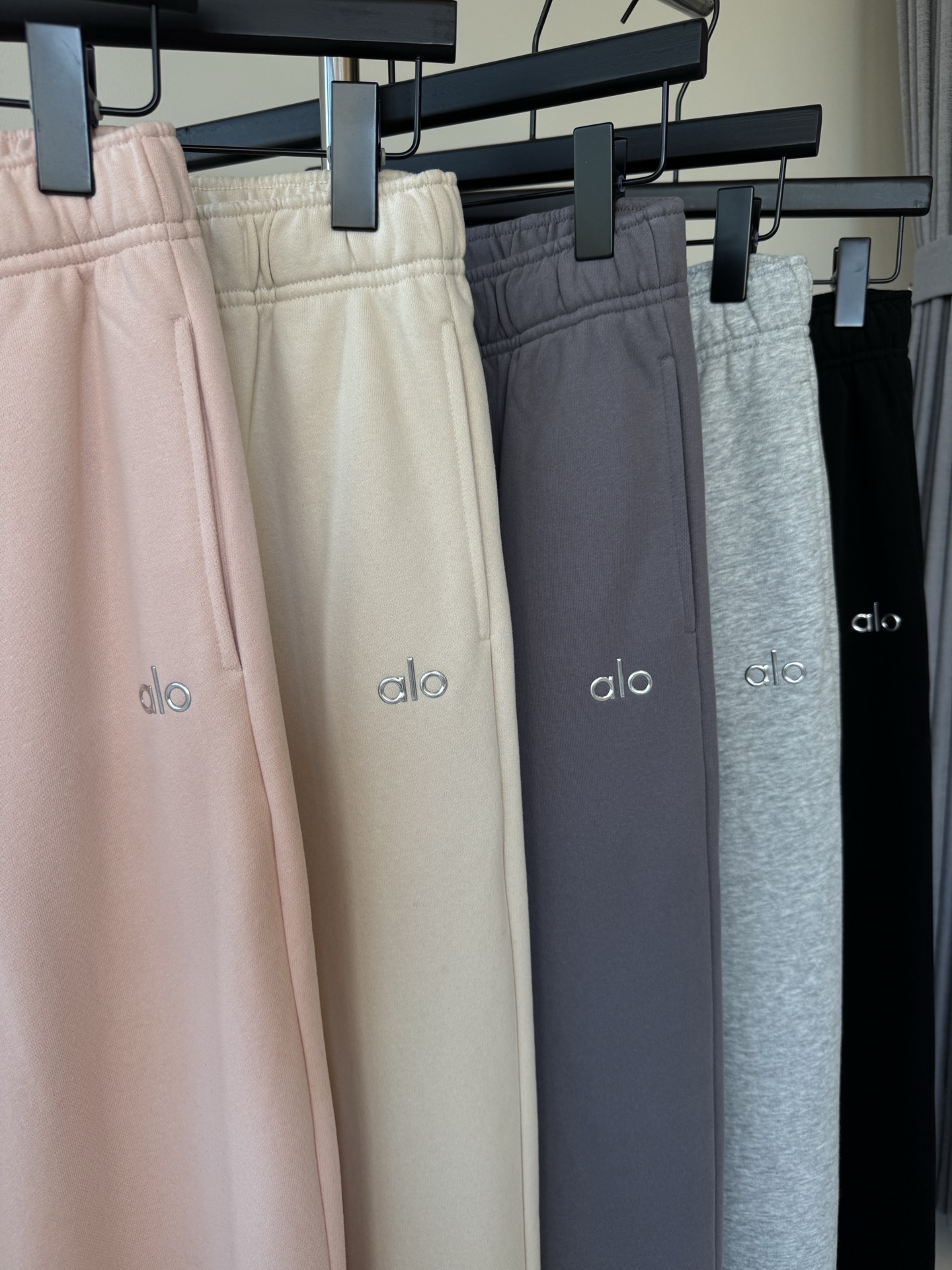 1:1 Replica Alo Leggings — AAA Quality Replica