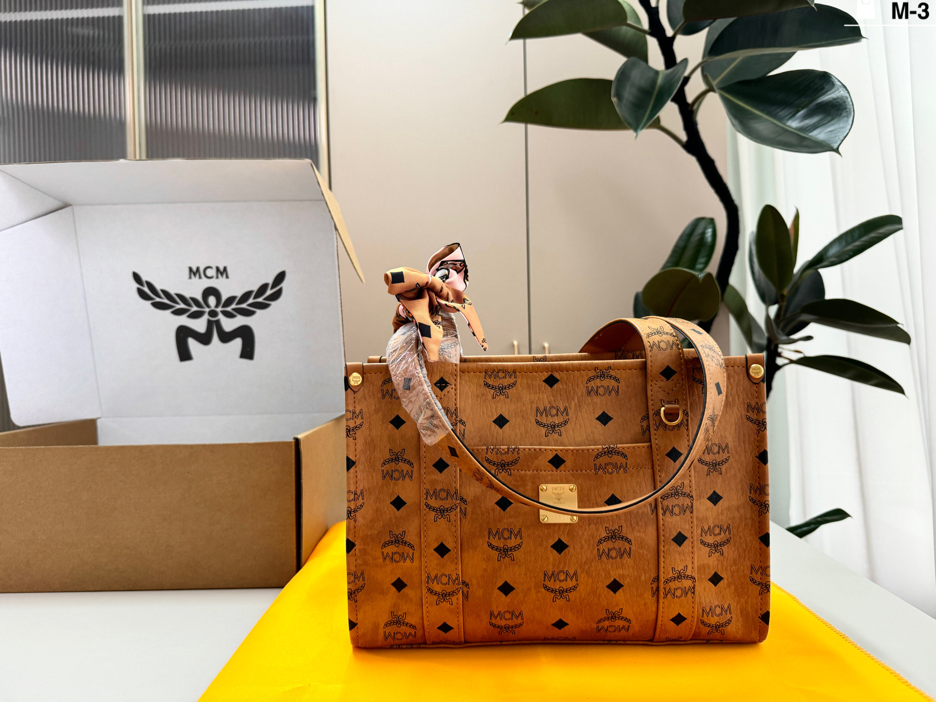 1:1 Replica MCM bag
