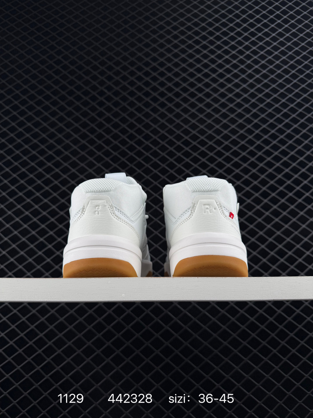 1:1 Replica Other On Running On — AAA Quality Replica