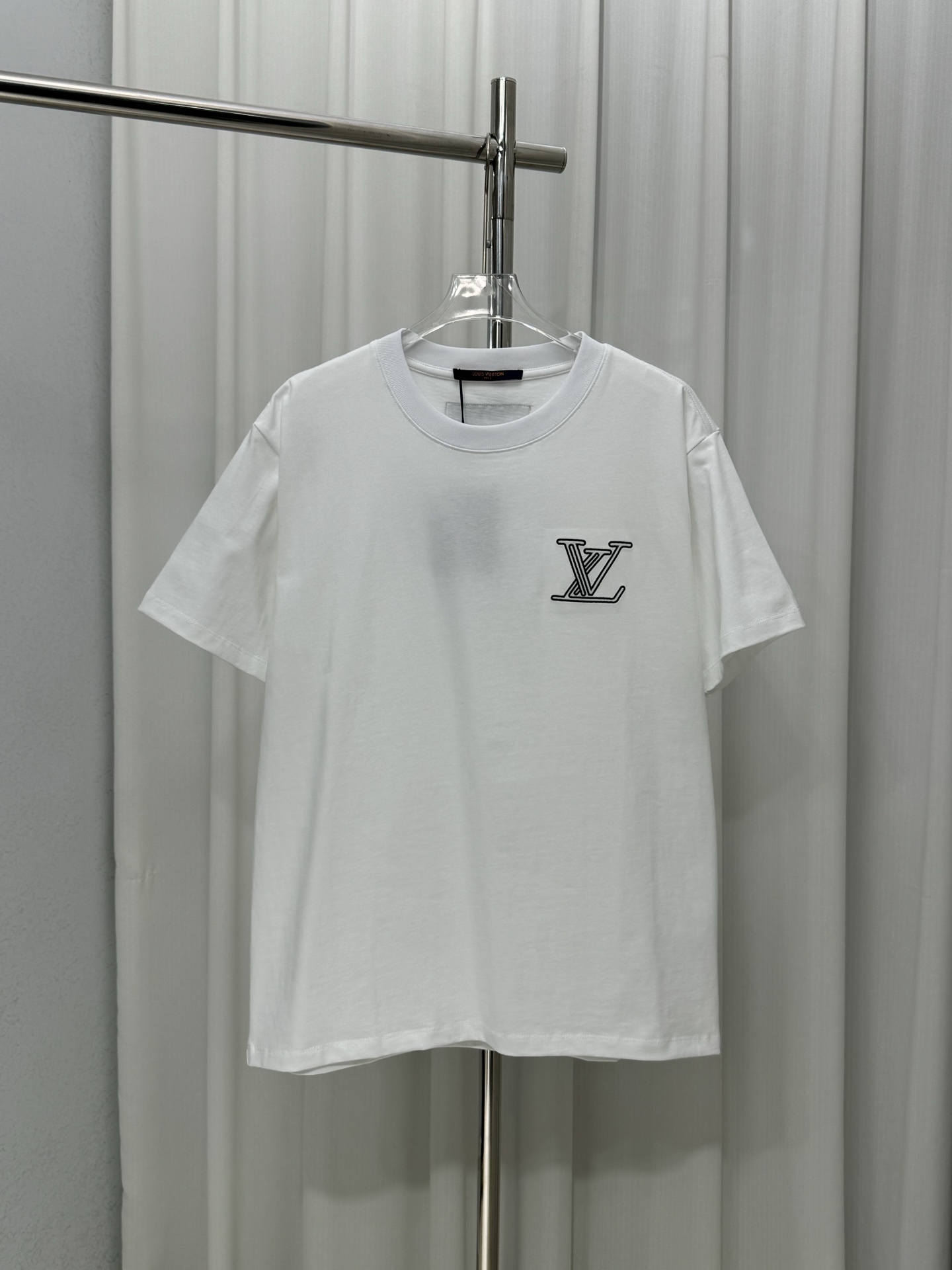 1:1 Replica LV men LV logo t — AAA Quality Replica