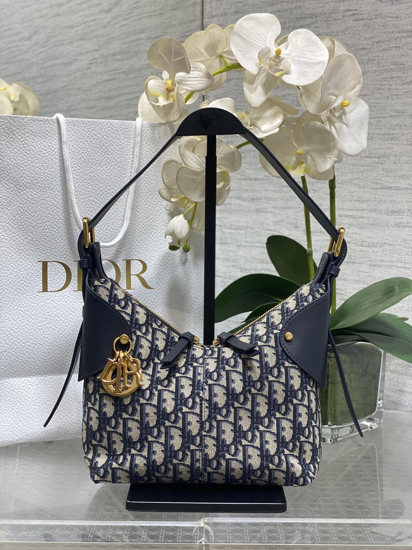 1:1 Replica Dior bag 𝐃𝟏𝐎𝐑 𝐕𝐎𝐘𝐀𝐆𝐄 — Premium Replica