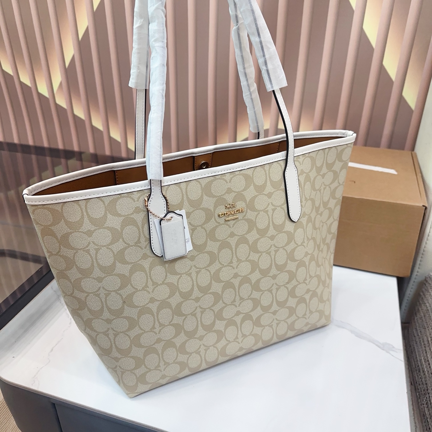 1:1 Replica COACH bag Comes with gift box. — 1:1 Replica
