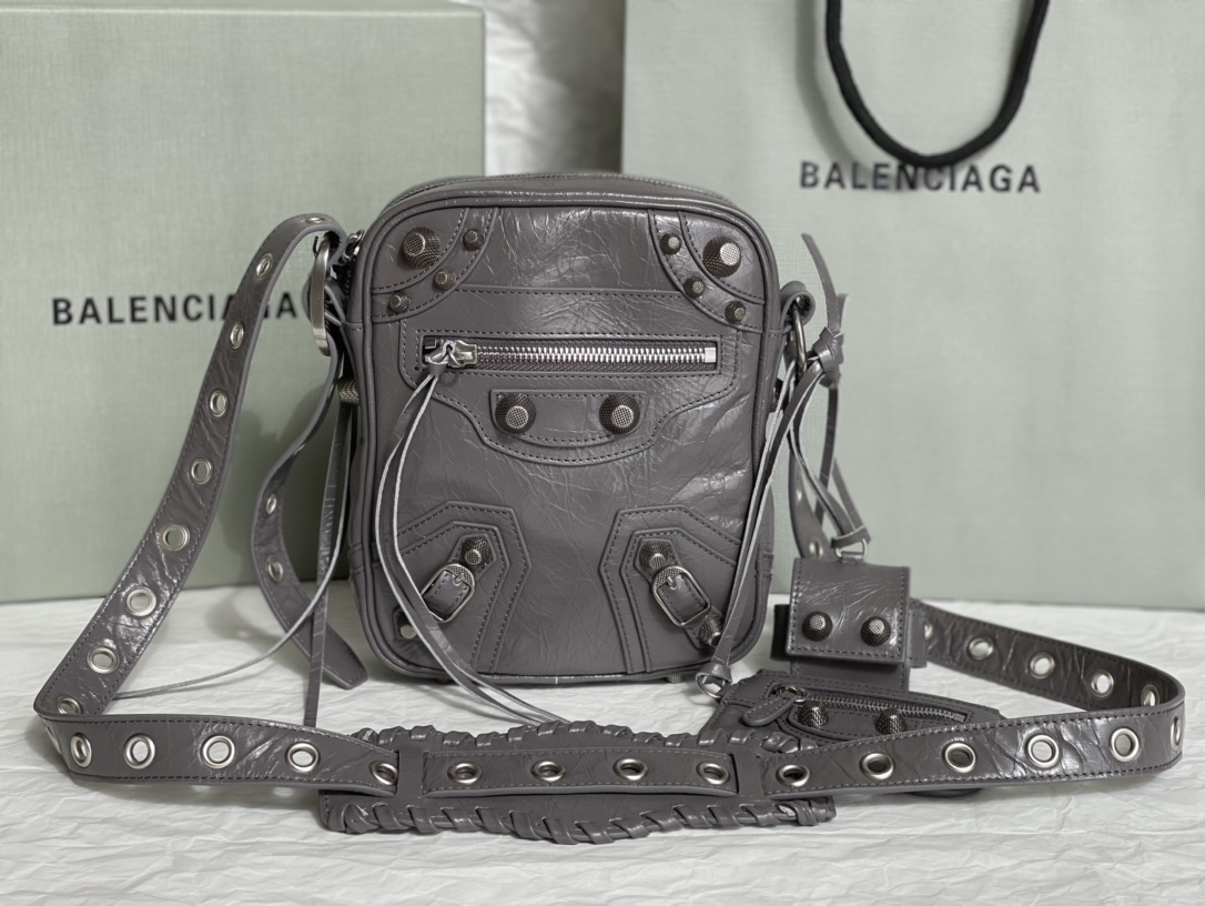 1:1 Replica Balenciaga bag — Premium Replica
