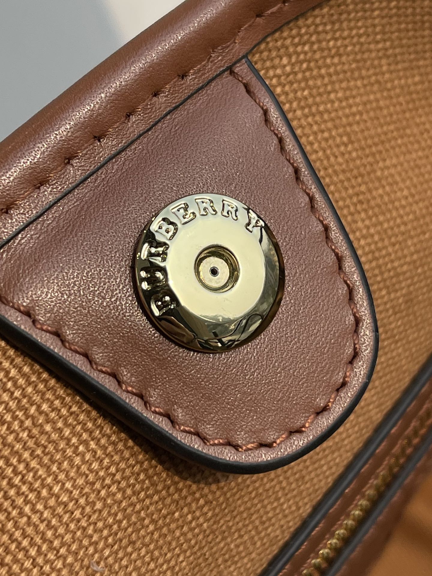 1:1 Replica Burberry bag Exclusive customized hardware accessories — AAA Quality Replica
