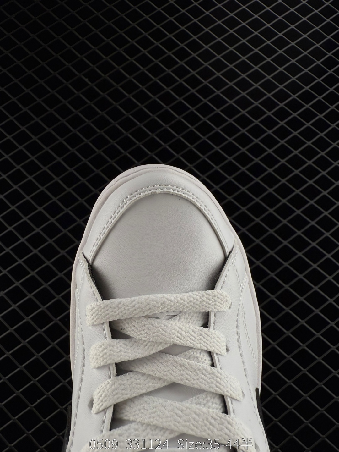 1:1 Replica Other Converse/ Size 36 331124 — 1:1 Replica