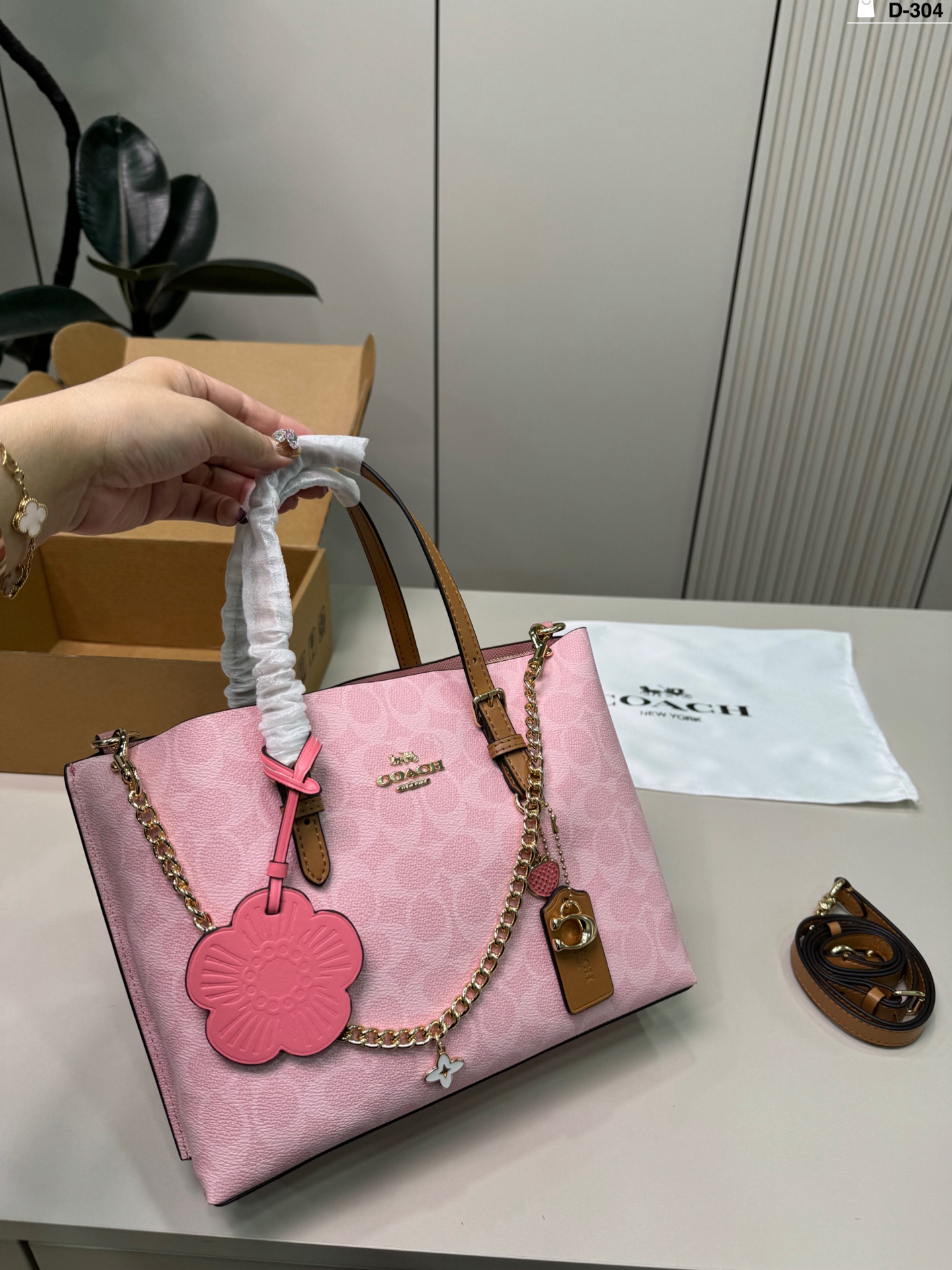 1:1 Replica COACH bag — Premium Replica