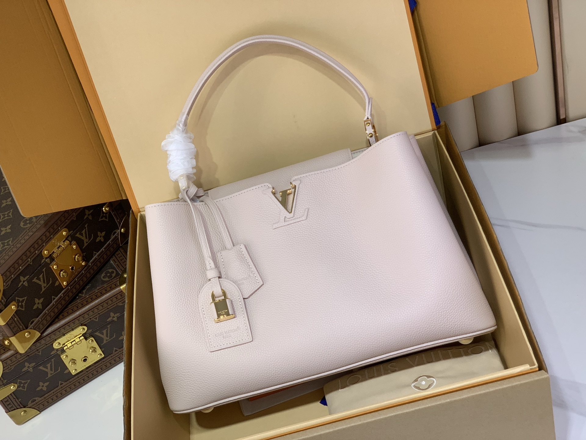 1:1 Replica LV bag Capucines M26319 — Premium Replica