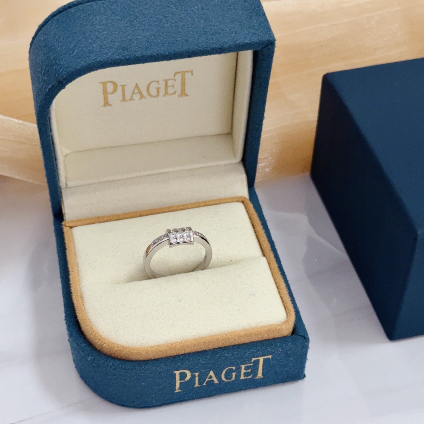 1:1 Replica Piaget Watches Piaget V — AAA Quality Replica
