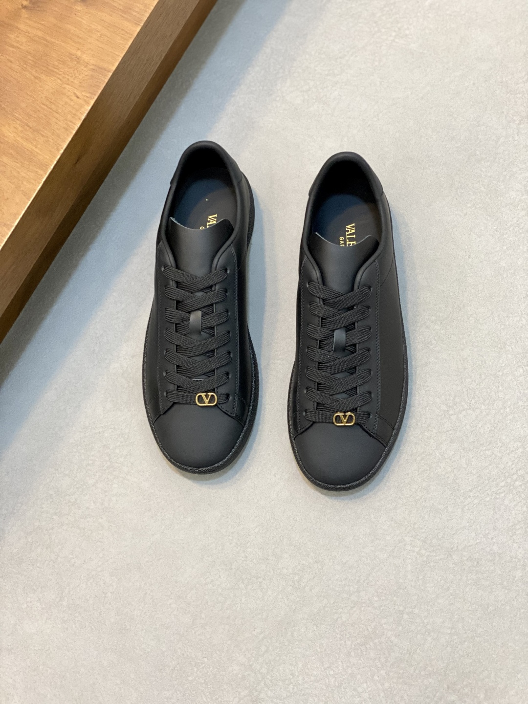 1:1 Replica VALENTINO shoe VALENTION — Premium Replica