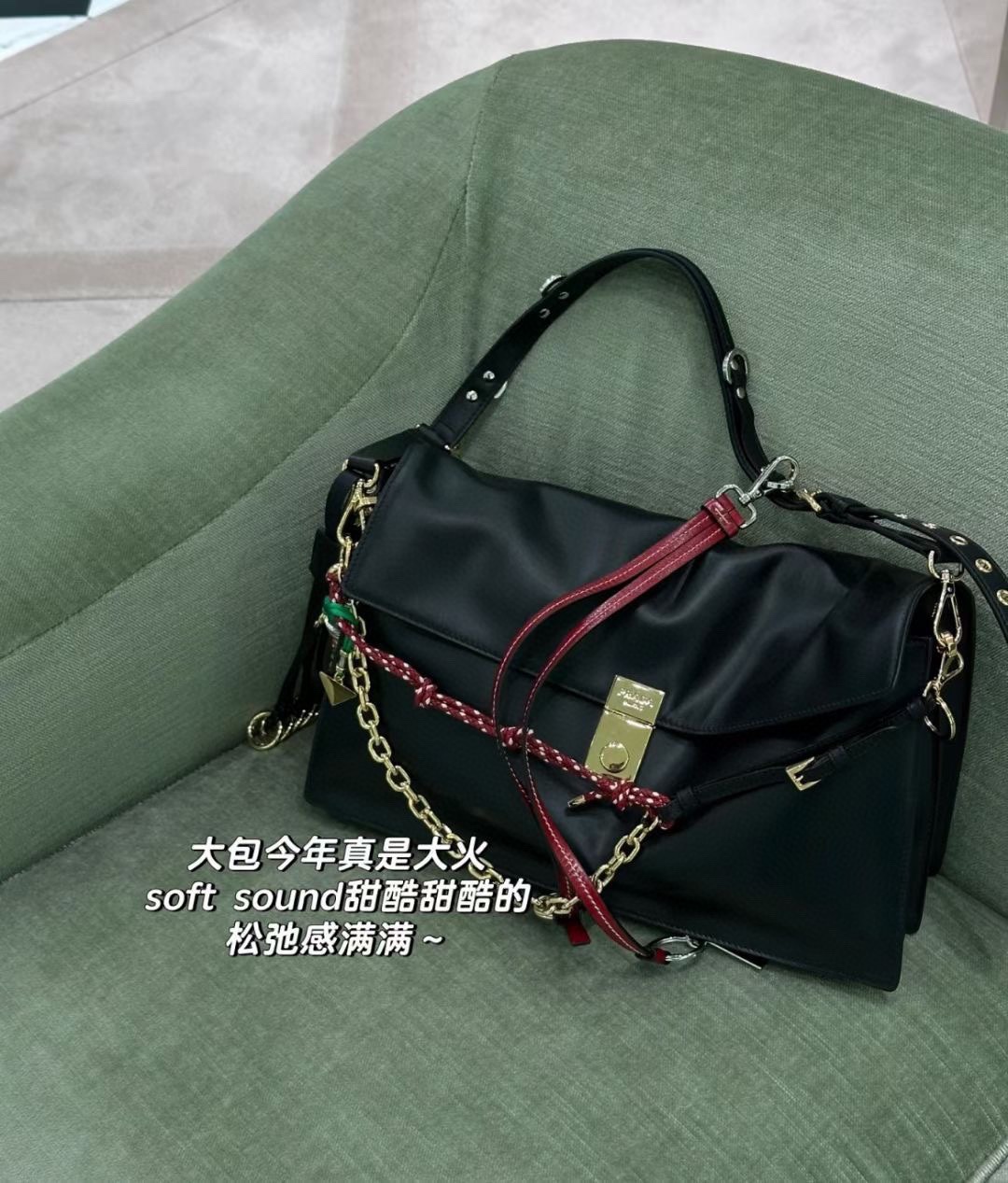 1:1 Replica PRADA bag Upper body picture — Premium Replica