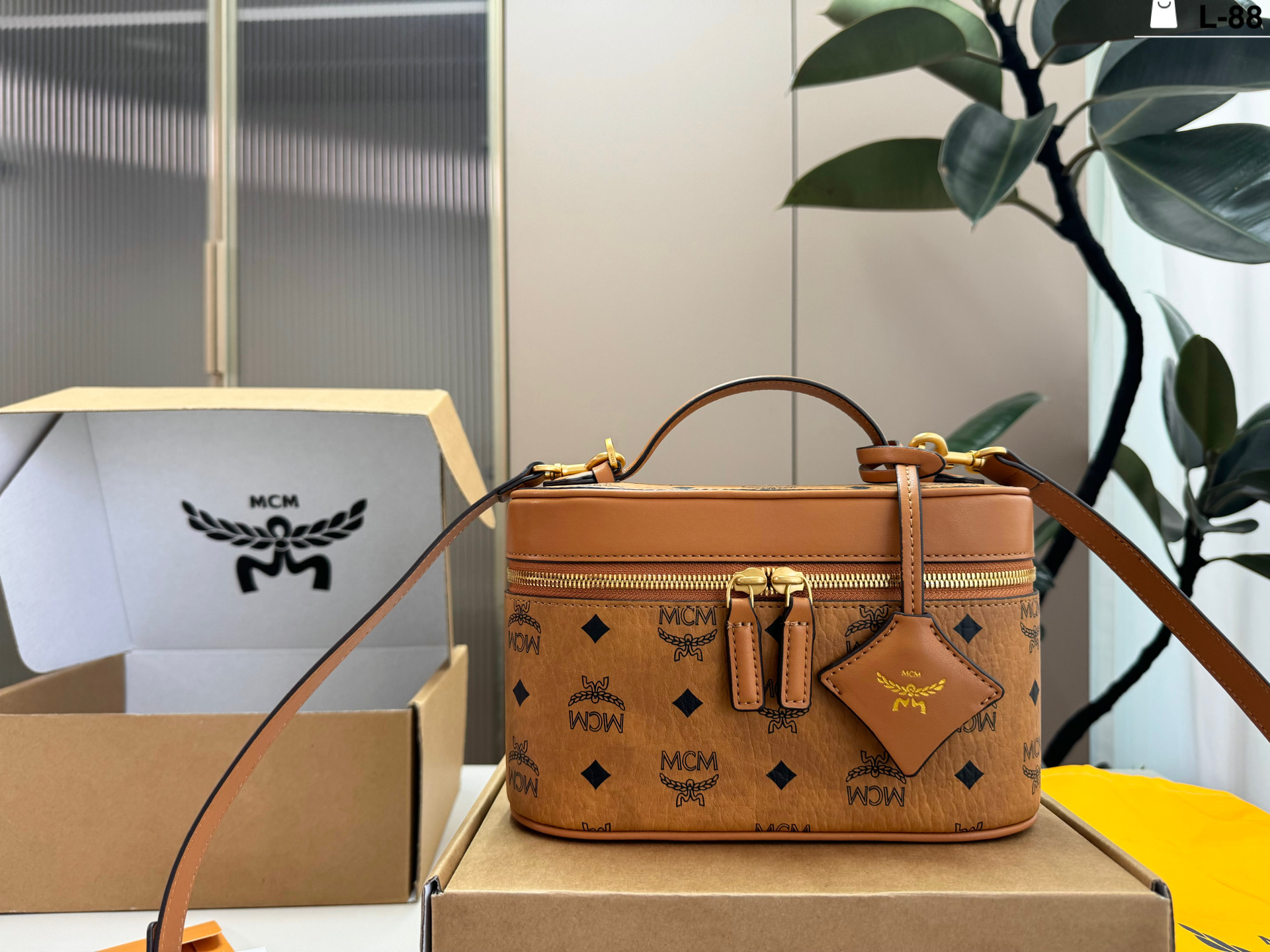 1:1 Replica MCM bag Mcm cosmetic bag — AAA Quality Replica — photo 5
