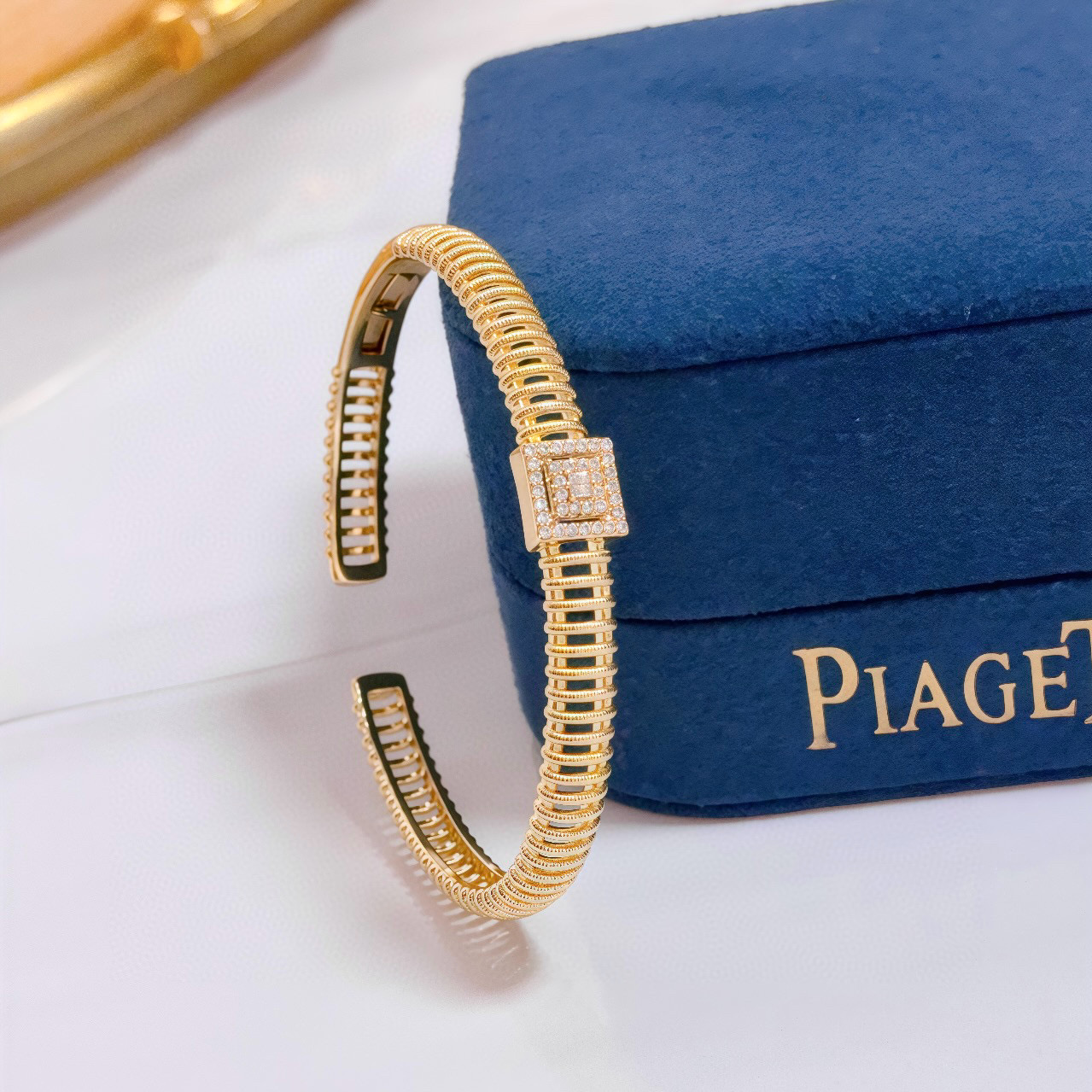 1:1 Replica Piaget Watches Piaget V — Premium Replica